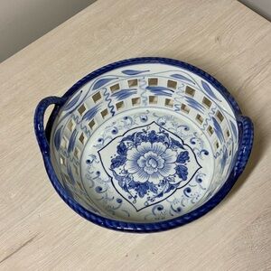 Blue White Mann Flora Porcelain Reticulated Basket Bowl Hand Painted 1989